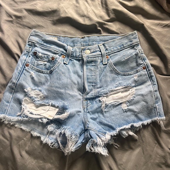 Levis 501 Distressed Shorts - Picture 1 of 5